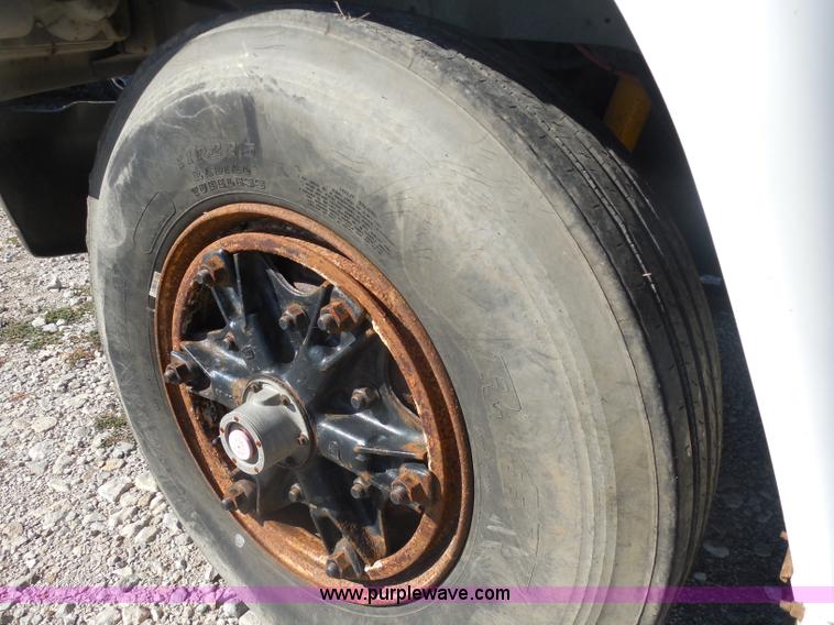 image for item I1312 1997 Ford F800 truck cab and chassis