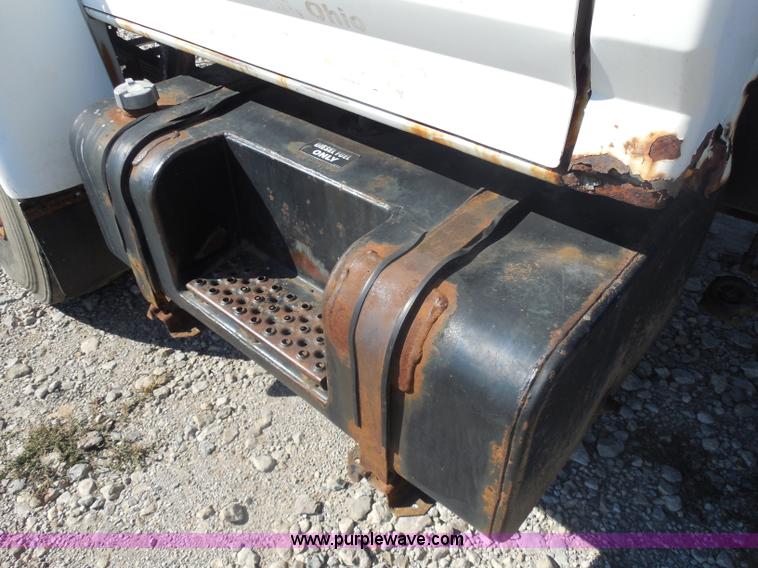 image for item I1312 1997 Ford F800 truck cab and chassis