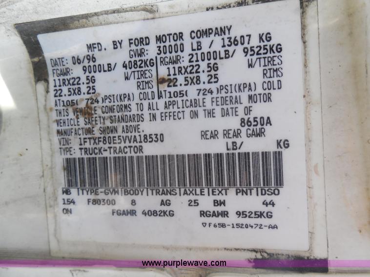 image for item I1312 1997 Ford F800 truck cab and chassis