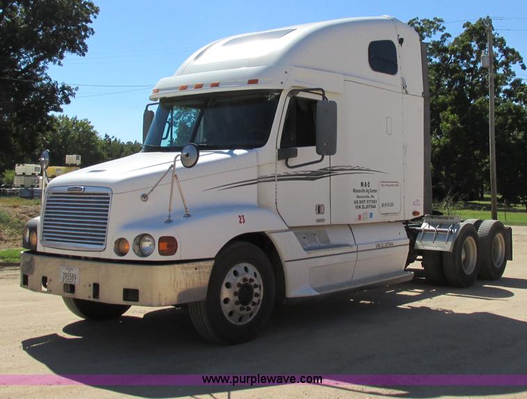 image for item I4980 2002 Freightliner Century Class ST120 semi truck