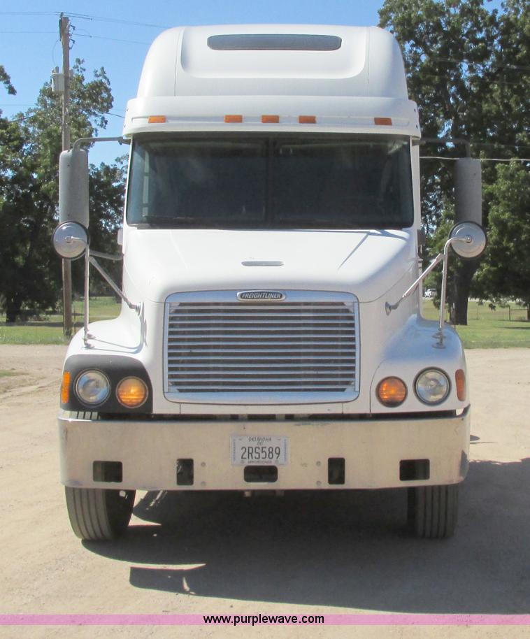 image for item I4980 2002 Freightliner Century Class ST120 semi truck