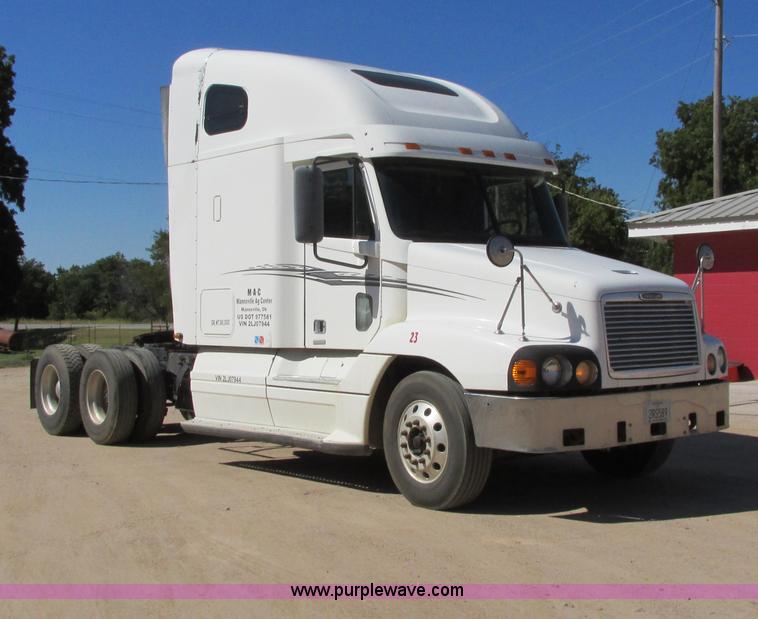 image for item I4980 2002 Freightliner Century Class ST120 semi truck