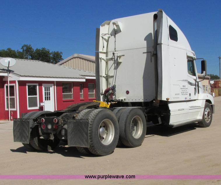 image for item I4980 2002 Freightliner Century Class ST120 semi truck