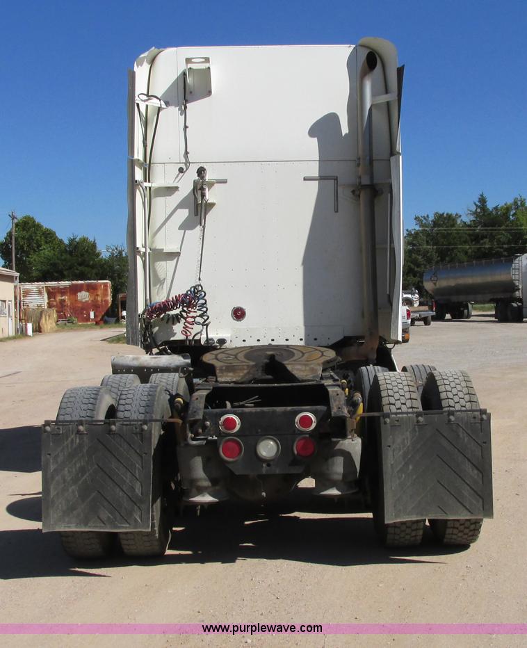 image for item I4980 2002 Freightliner Century Class ST120 semi truck