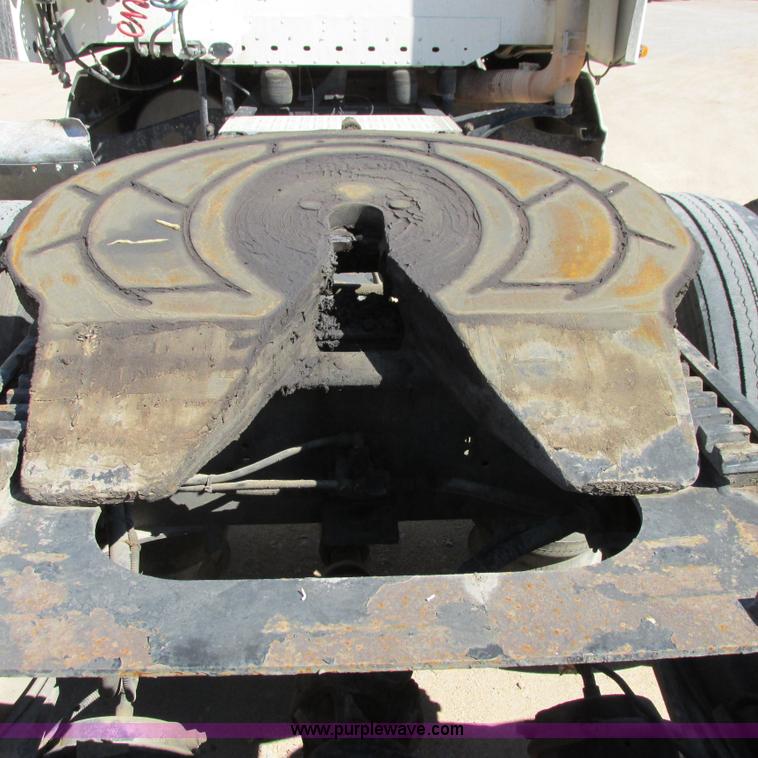 image for item I4980 2002 Freightliner Century Class ST120 semi truck