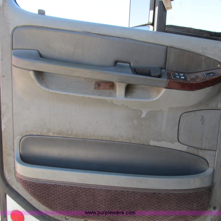 image for item I4980 2002 Freightliner Century Class ST120 semi truck