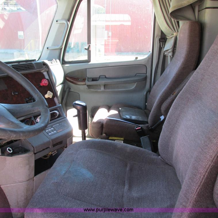 image for item I4980 2002 Freightliner Century Class ST120 semi truck