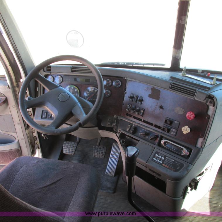 image for item I4980 2002 Freightliner Century Class ST120 semi truck