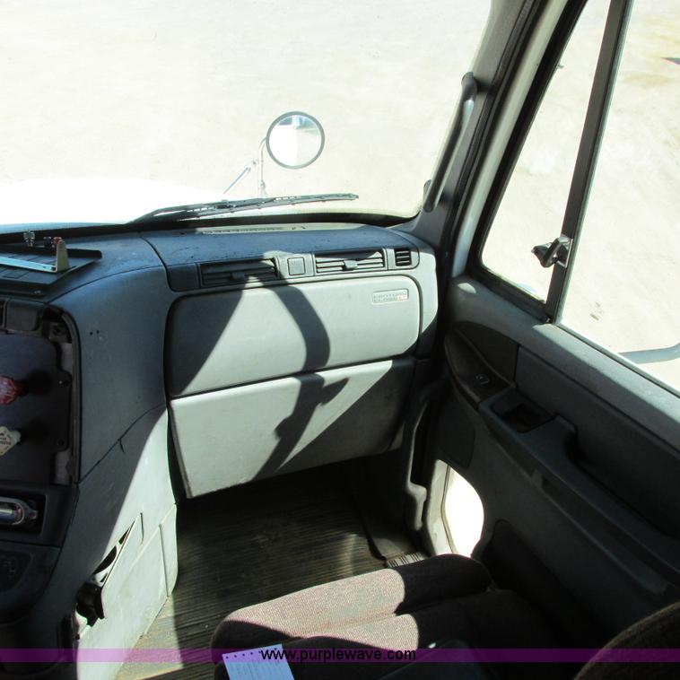 image for item I4980 2002 Freightliner Century Class ST120 semi truck