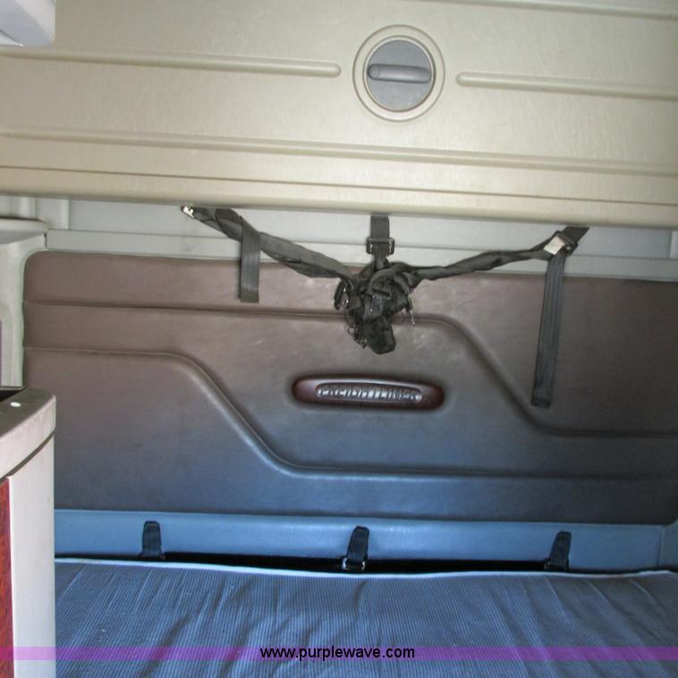 image for item I4980 2002 Freightliner Century Class ST120 semi truck