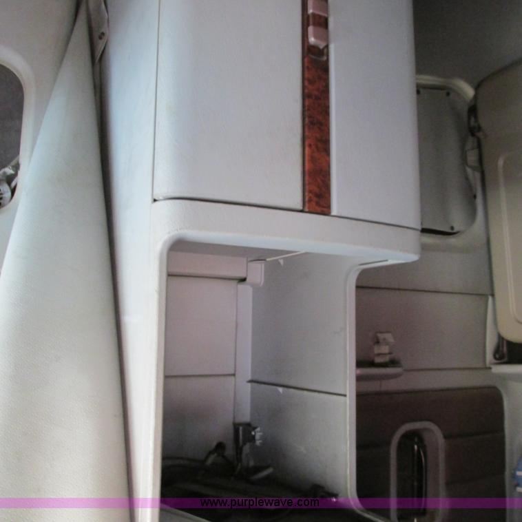 image for item I4980 2002 Freightliner Century Class ST120 semi truck