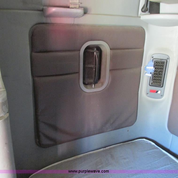 image for item I4980 2002 Freightliner Century Class ST120 semi truck