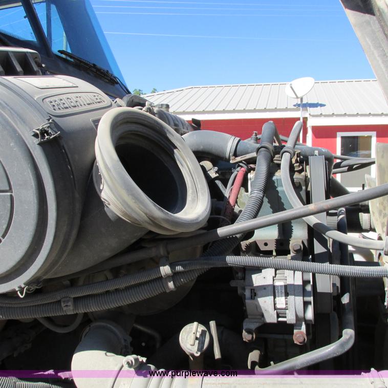 image for item I4980 2002 Freightliner Century Class ST120 semi truck