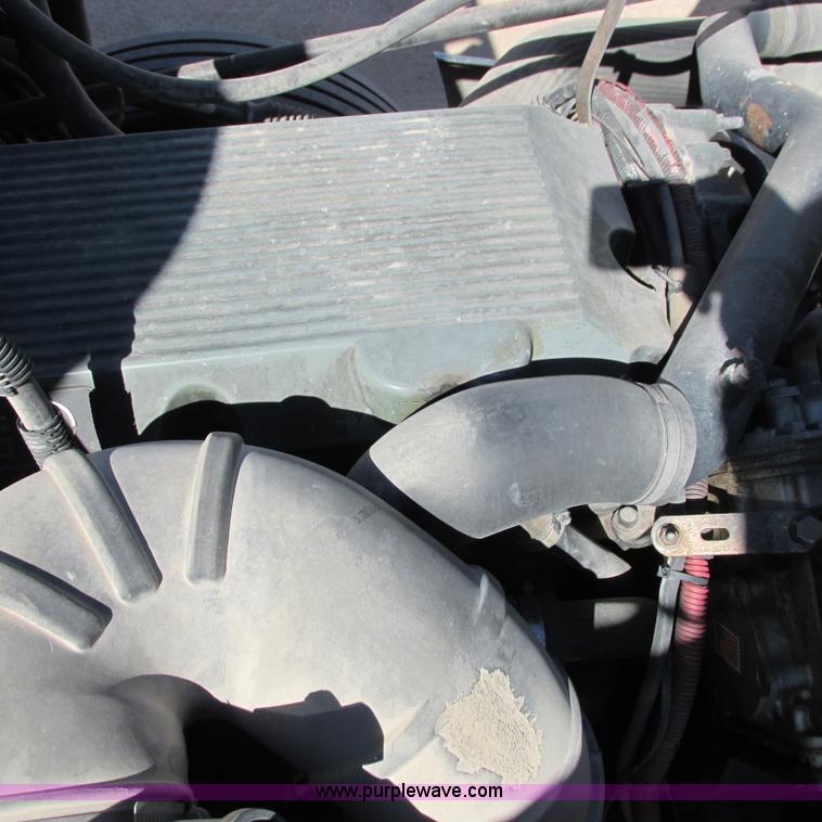 image for item I4980 2002 Freightliner Century Class ST120 semi truck