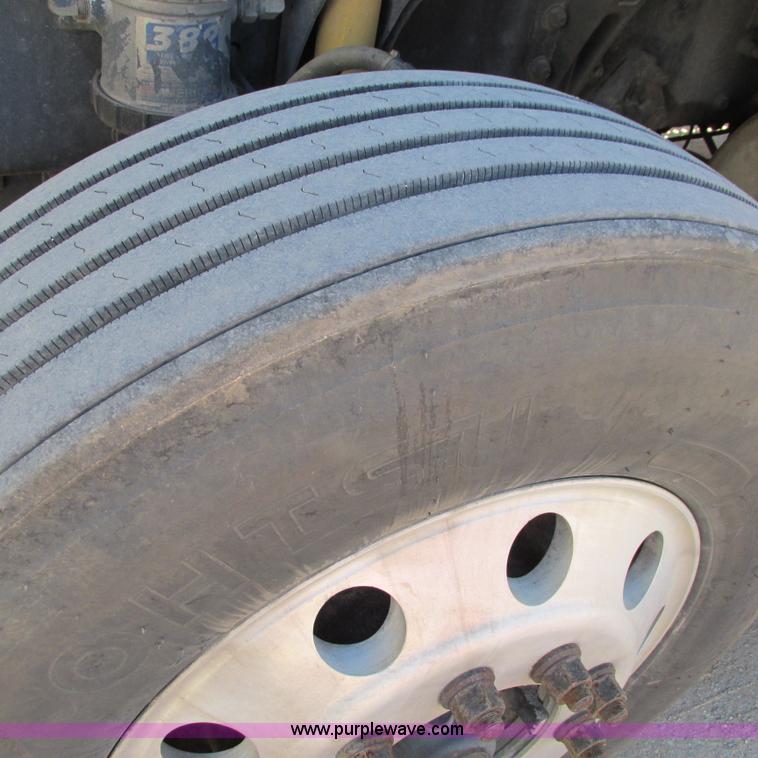 image for item I4980 2002 Freightliner Century Class ST120 semi truck