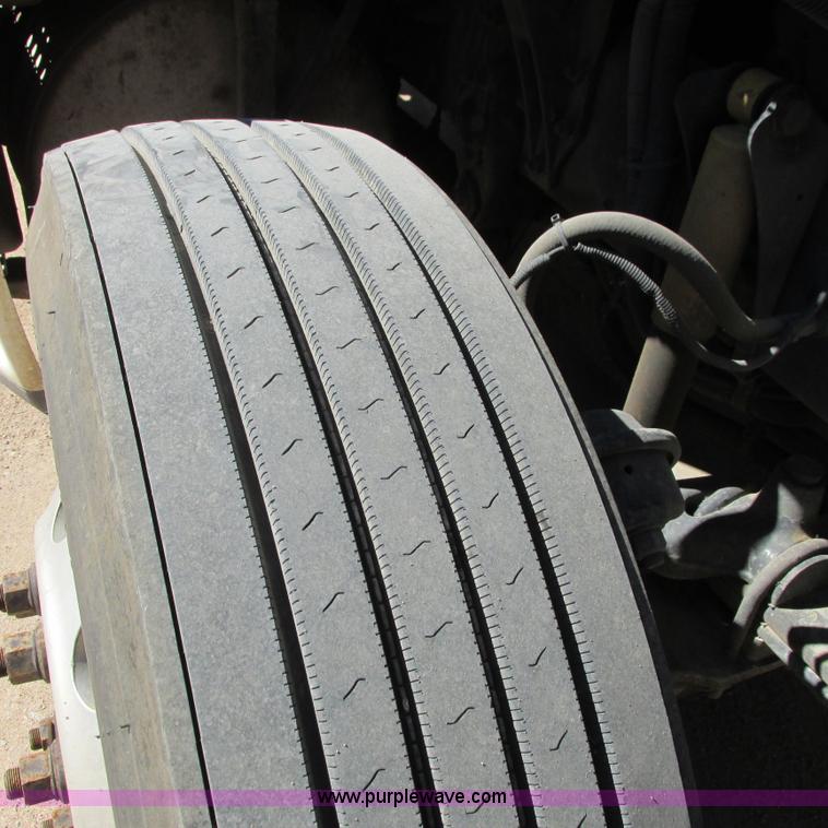 image for item I4980 2002 Freightliner Century Class ST120 semi truck