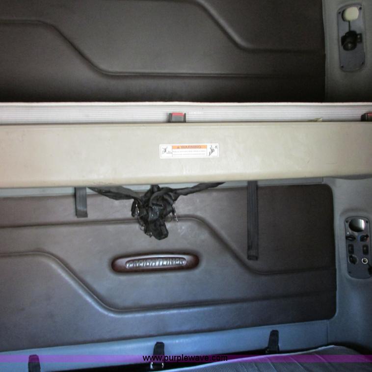 image for item I4980 2002 Freightliner Century Class ST120 semi truck