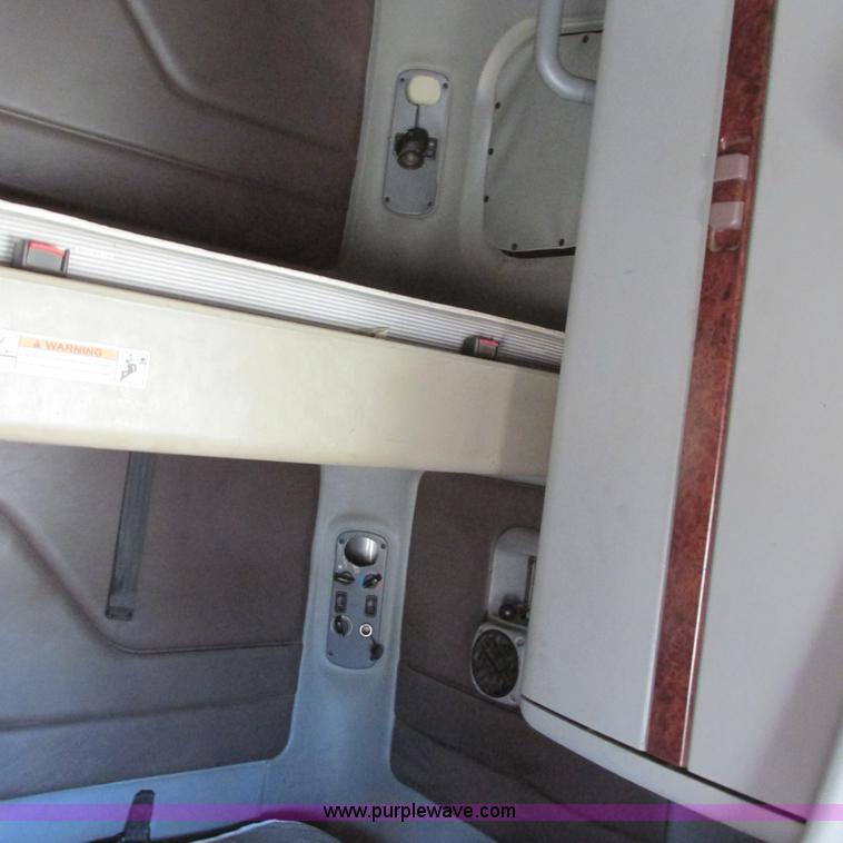 image for item I4980 2002 Freightliner Century Class ST120 semi truck