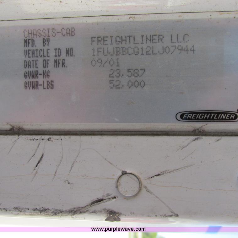 image for item I4980 2002 Freightliner Century Class ST120 semi truck