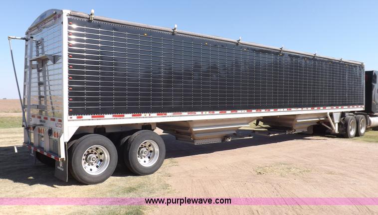 image for item I7586 2012 Wilson DWH 550B Pacesetter grain trailer