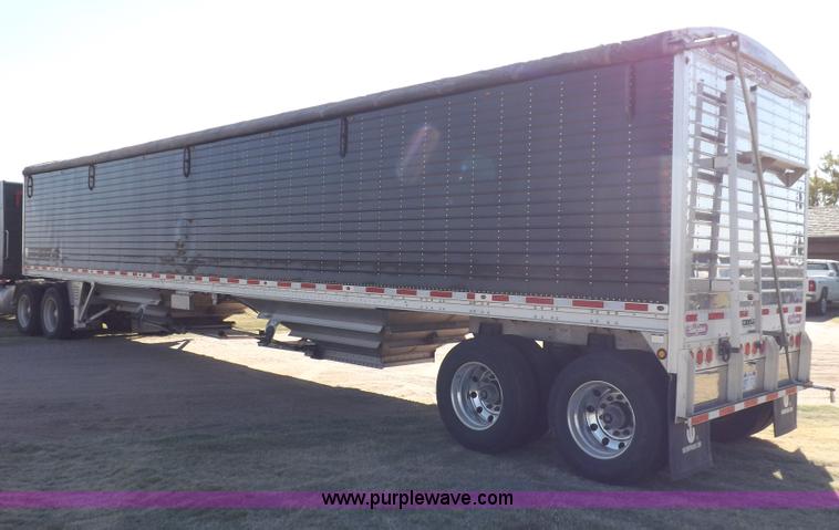 image for item I7586 2012 Wilson DWH 550B Pacesetter grain trailer