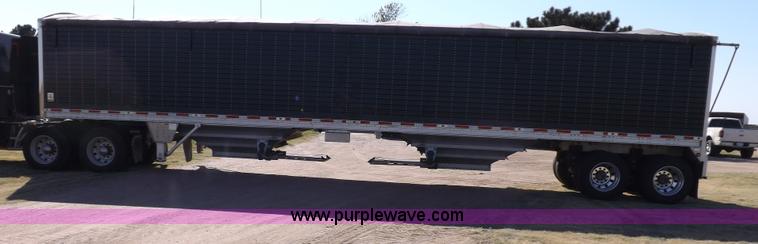image for item I7586 2012 Wilson DWH 550B Pacesetter grain trailer