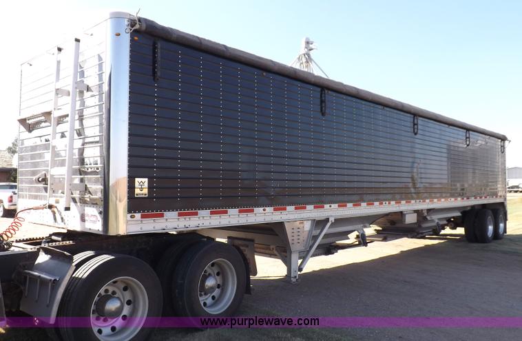 image for item I7586 2012 Wilson DWH 550B Pacesetter grain trailer