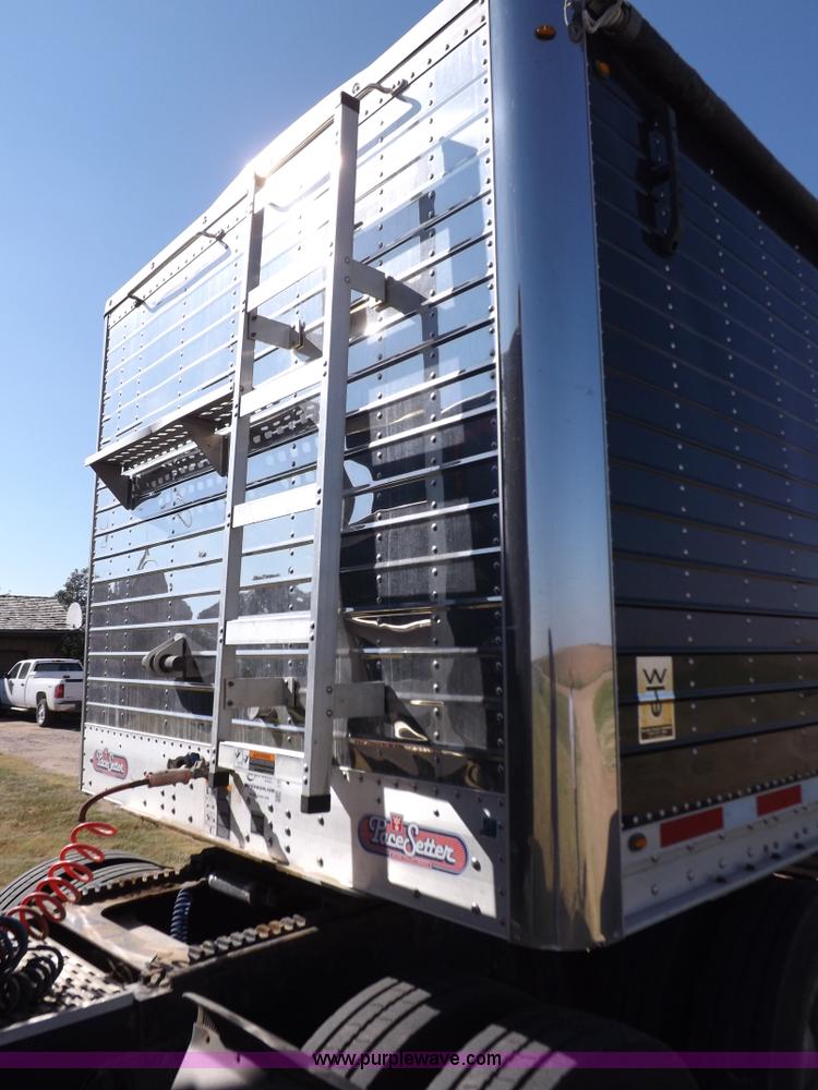 image for item I7586 2012 Wilson DWH 550B Pacesetter grain trailer
