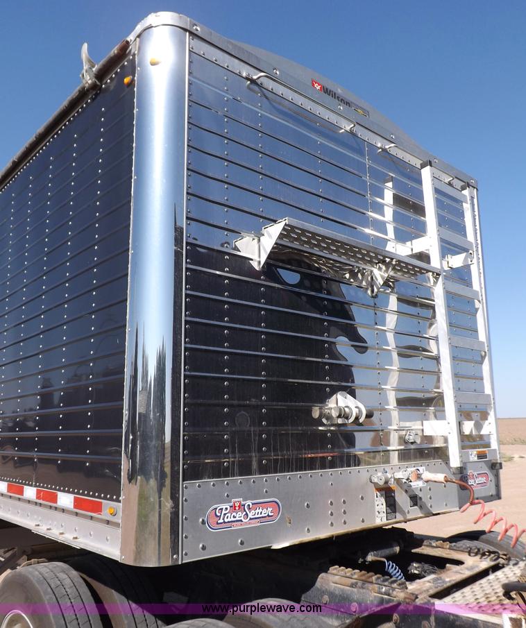 image for item I7586 2012 Wilson DWH 550B Pacesetter grain trailer