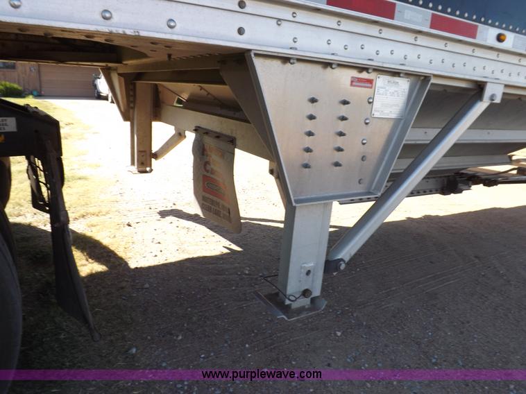 image for item I7586 2012 Wilson DWH 550B Pacesetter grain trailer