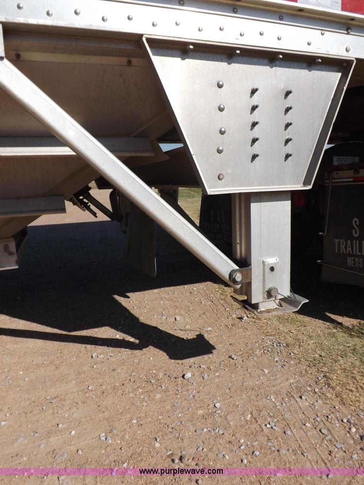 image for item I7586 2012 Wilson DWH 550B Pacesetter grain trailer