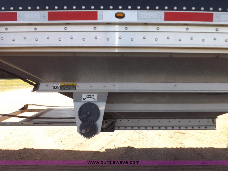 image for item I7586 2012 Wilson DWH 550B Pacesetter grain trailer