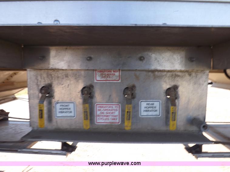 image for item I7586 2012 Wilson DWH 550B Pacesetter grain trailer