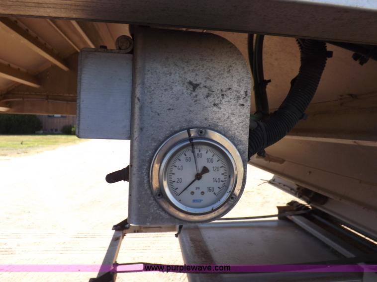 image for item I7586 2012 Wilson DWH 550B Pacesetter grain trailer