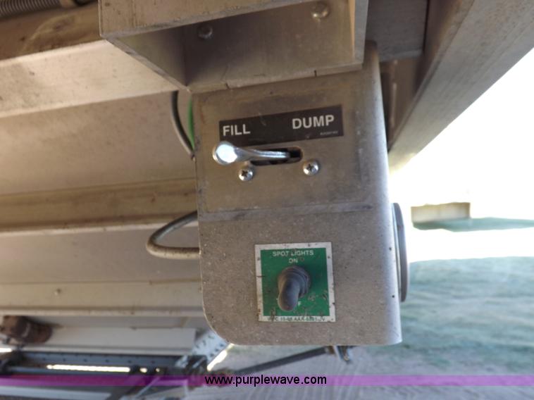 image for item I7586 2012 Wilson DWH 550B Pacesetter grain trailer