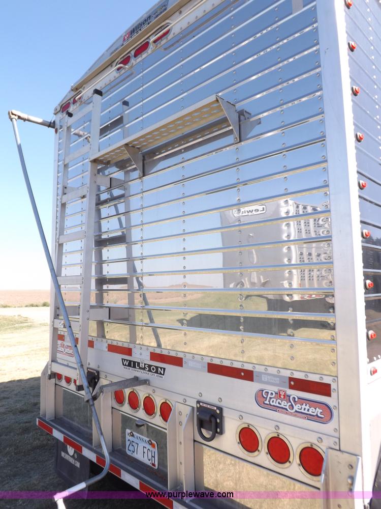 image for item I7586 2012 Wilson DWH 550B Pacesetter grain trailer
