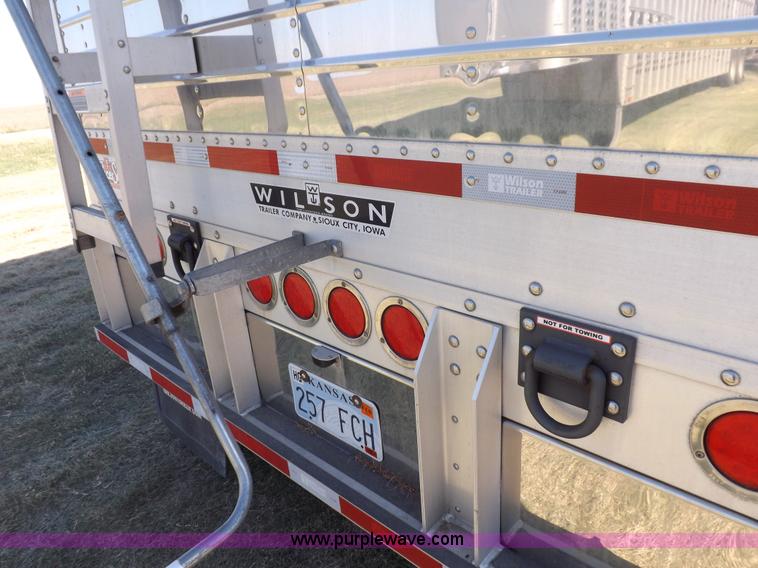 image for item I7586 2012 Wilson DWH 550B Pacesetter grain trailer