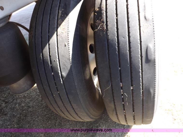 image for item I7586 2012 Wilson DWH 550B Pacesetter grain trailer