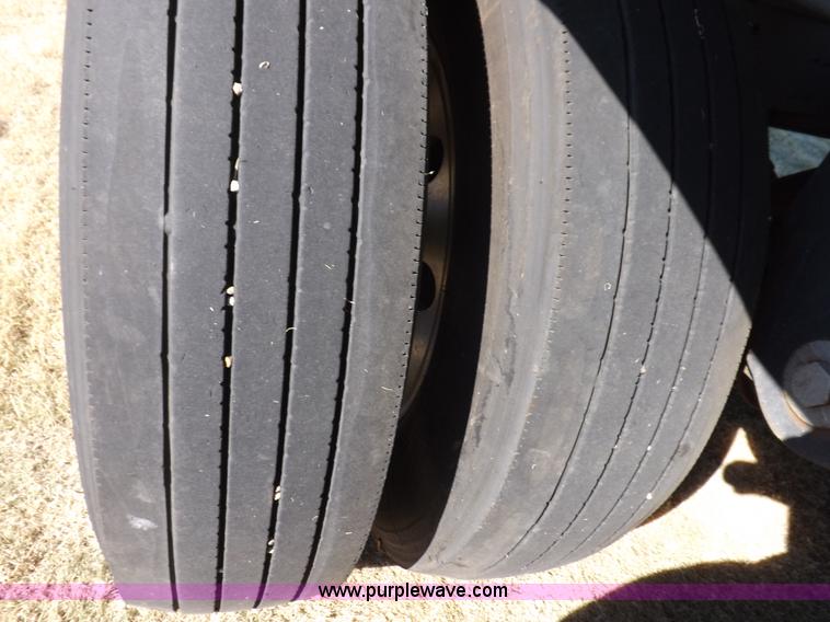 image for item I7586 2012 Wilson DWH 550B Pacesetter grain trailer