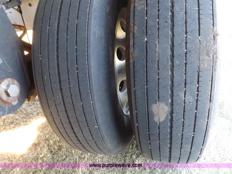 image for item I7586 2012 Wilson DWH 550B Pacesetter grain trailer