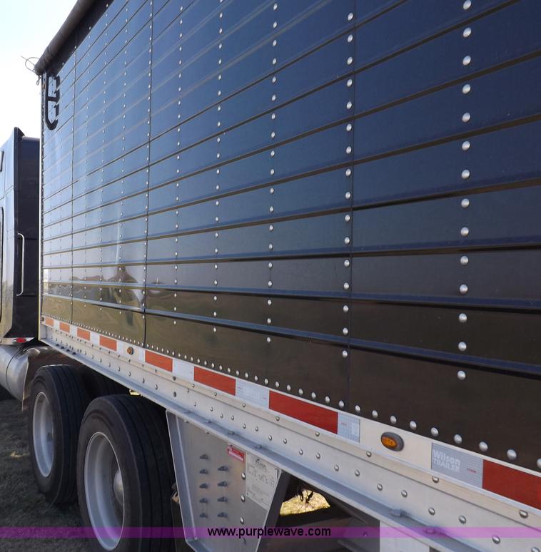 image for item I7586 2012 Wilson DWH 550B Pacesetter grain trailer