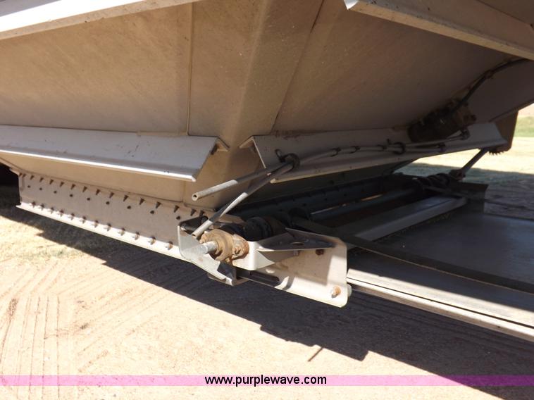 image for item I7586 2012 Wilson DWH 550B Pacesetter grain trailer