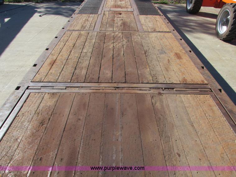 image for item A8646 2008 Ledwell LW53HT3-10-PB Hydratail triple axle trailer