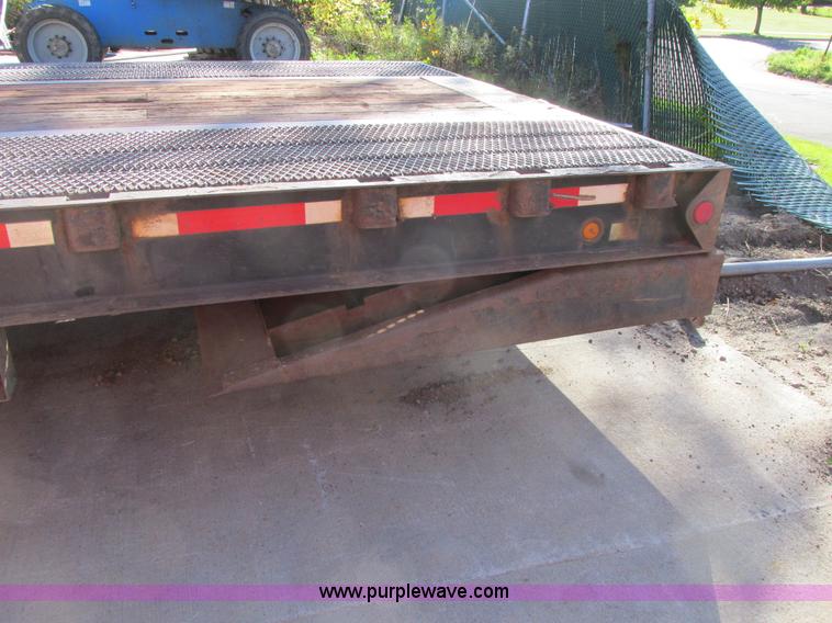 image for item A8646 2008 Ledwell LW53HT3-10-PB Hydratail triple axle trailer