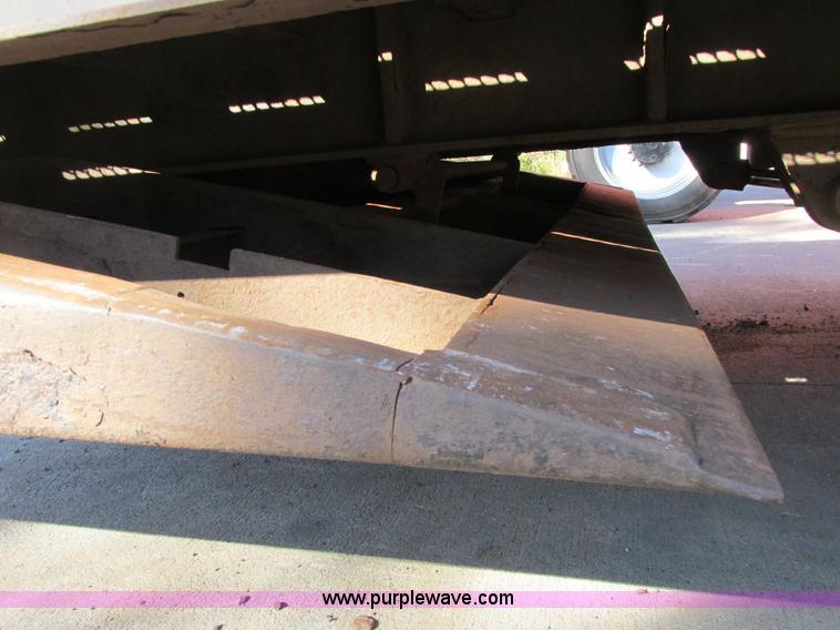 image for item A8646 2008 Ledwell LW53HT3-10-PB Hydratail triple axle trailer