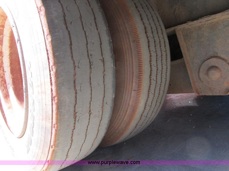 image for item A8646 2008 Ledwell LW53HT3-10-PB Hydratail triple axle trailer