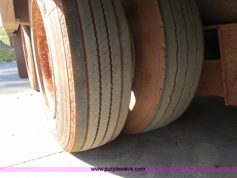 image for item A8646 2008 Ledwell LW53HT3-10-PB Hydratail triple axle trailer