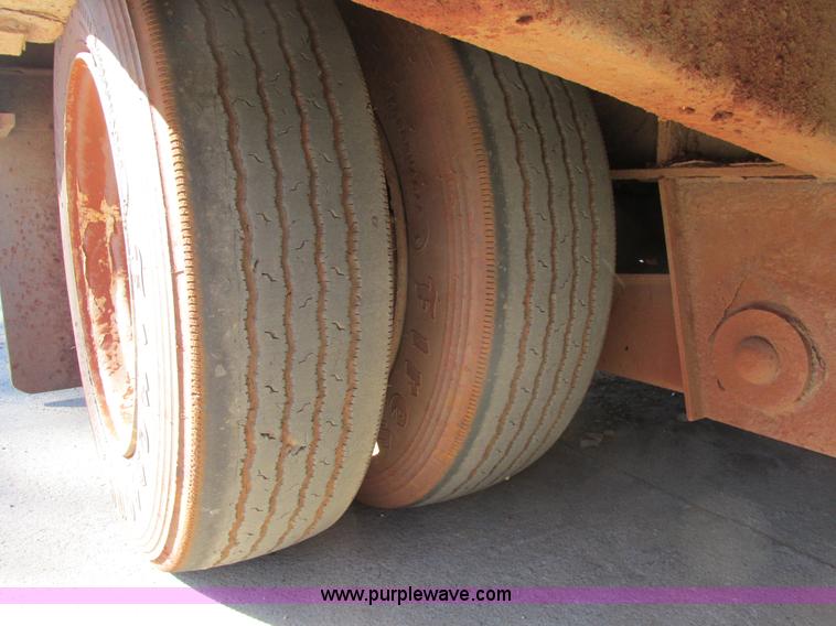 image for item A8646 2008 Ledwell LW53HT3-10-PB Hydratail triple axle trailer