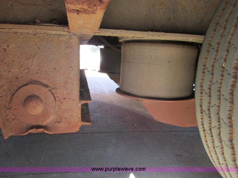 image for item A8646 2008 Ledwell LW53HT3-10-PB Hydratail triple axle trailer