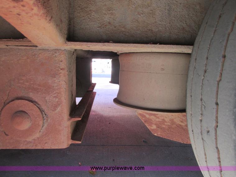 image for item A8646 2008 Ledwell LW53HT3-10-PB Hydratail triple axle trailer